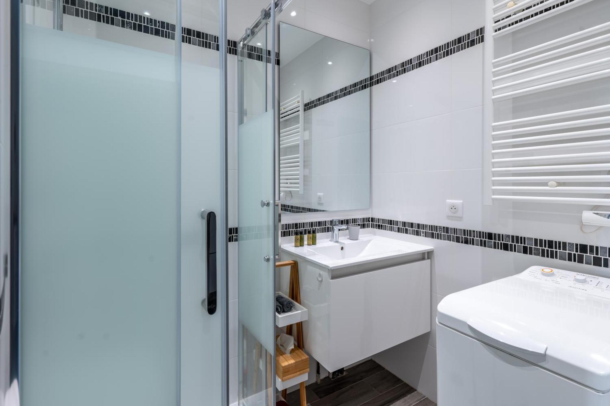 Fabuleux Appartement 2 Personnes Au Coeur De Menton, Climatise Et Proche Gares Routiere Et Sncf Exterior photo