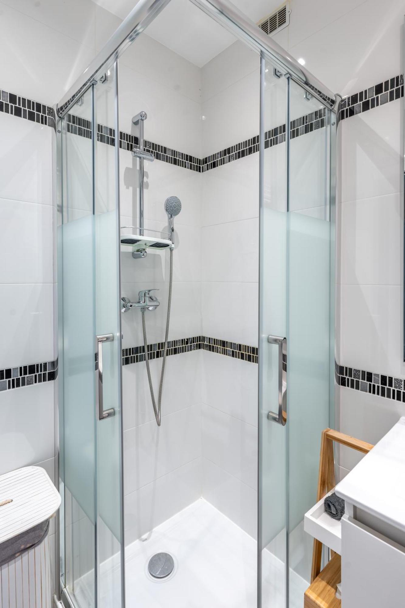 Fabuleux Appartement 2 Personnes Au Coeur De Menton, Climatise Et Proche Gares Routiere Et Sncf Exterior photo